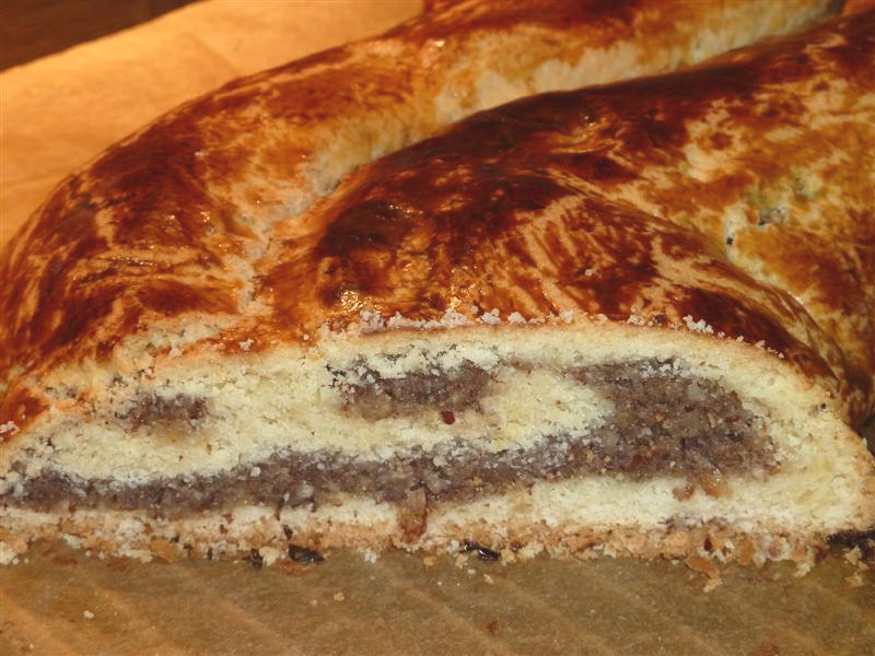 M&uuml;rbeteigrolle mit Haselnussf&uuml;llung